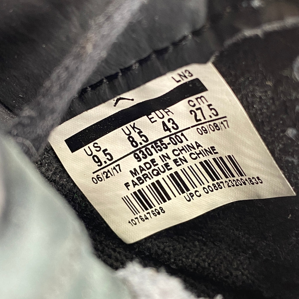 Air Jordan 4 Retro "Kaws Black" 2017 Used Size 9.5