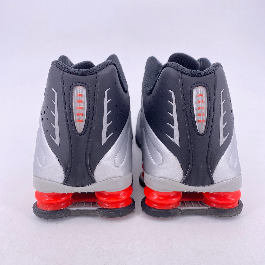 Nike Shox R4 "Black Metallic Silver" 2025 Used Size 10.5