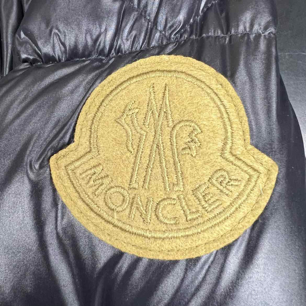 Moncler Jacket "GIUBBOTTO DERVO" Black Used Size 4