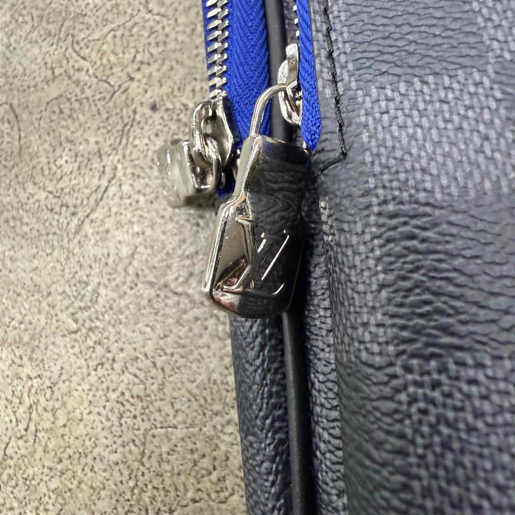 Louis Vuitton Crossbody "AVENUE SLING BAG" Used Black Size OS