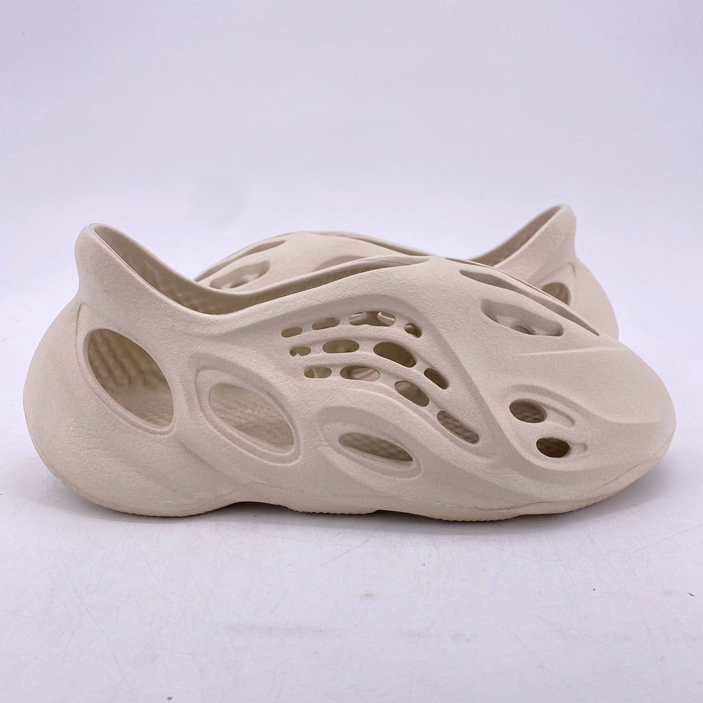 Yeezy Foam RNNR "Sand" 2021 Used Size 10