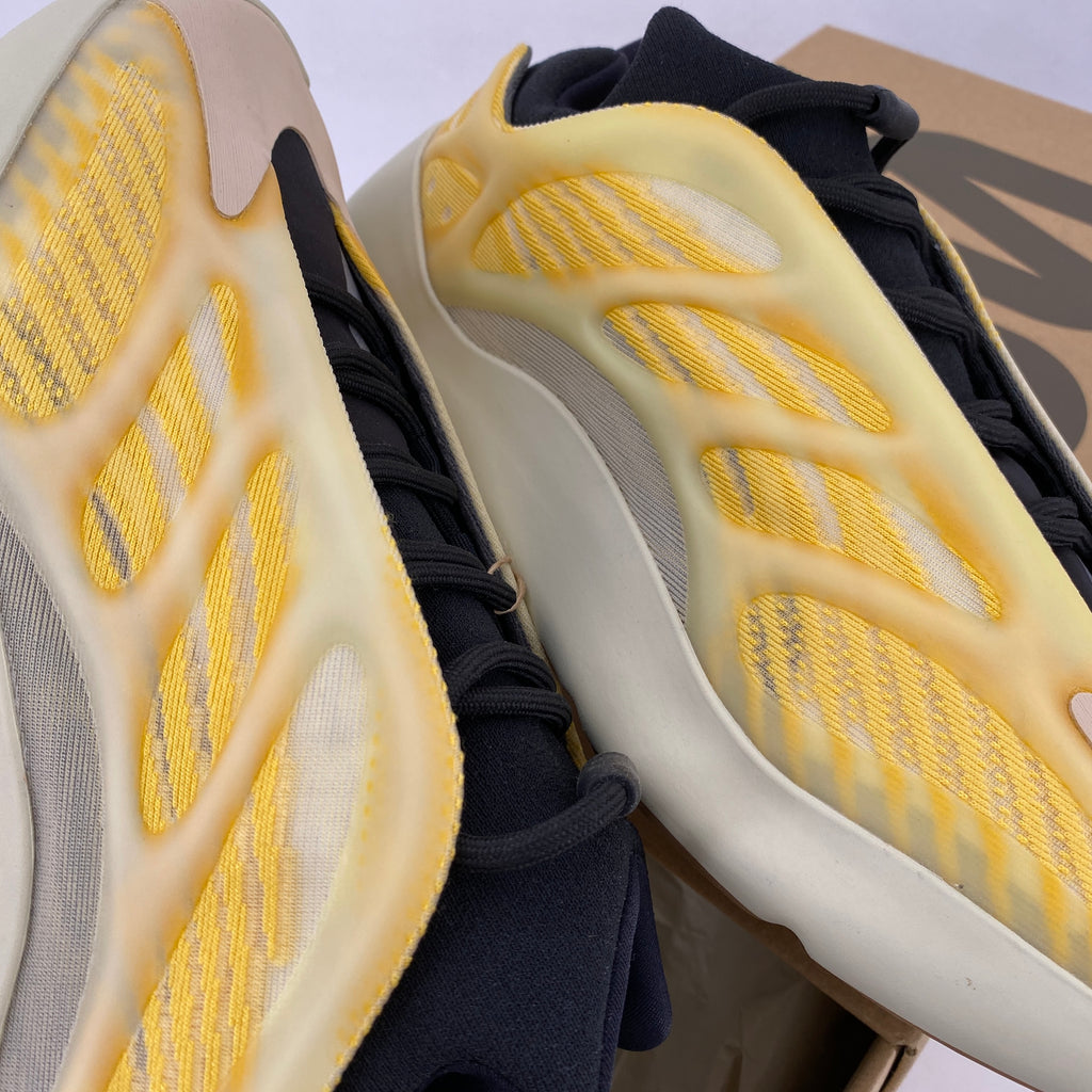 Yeezy 700 v3 "Mono Safflower" 2022 New Size 13.5