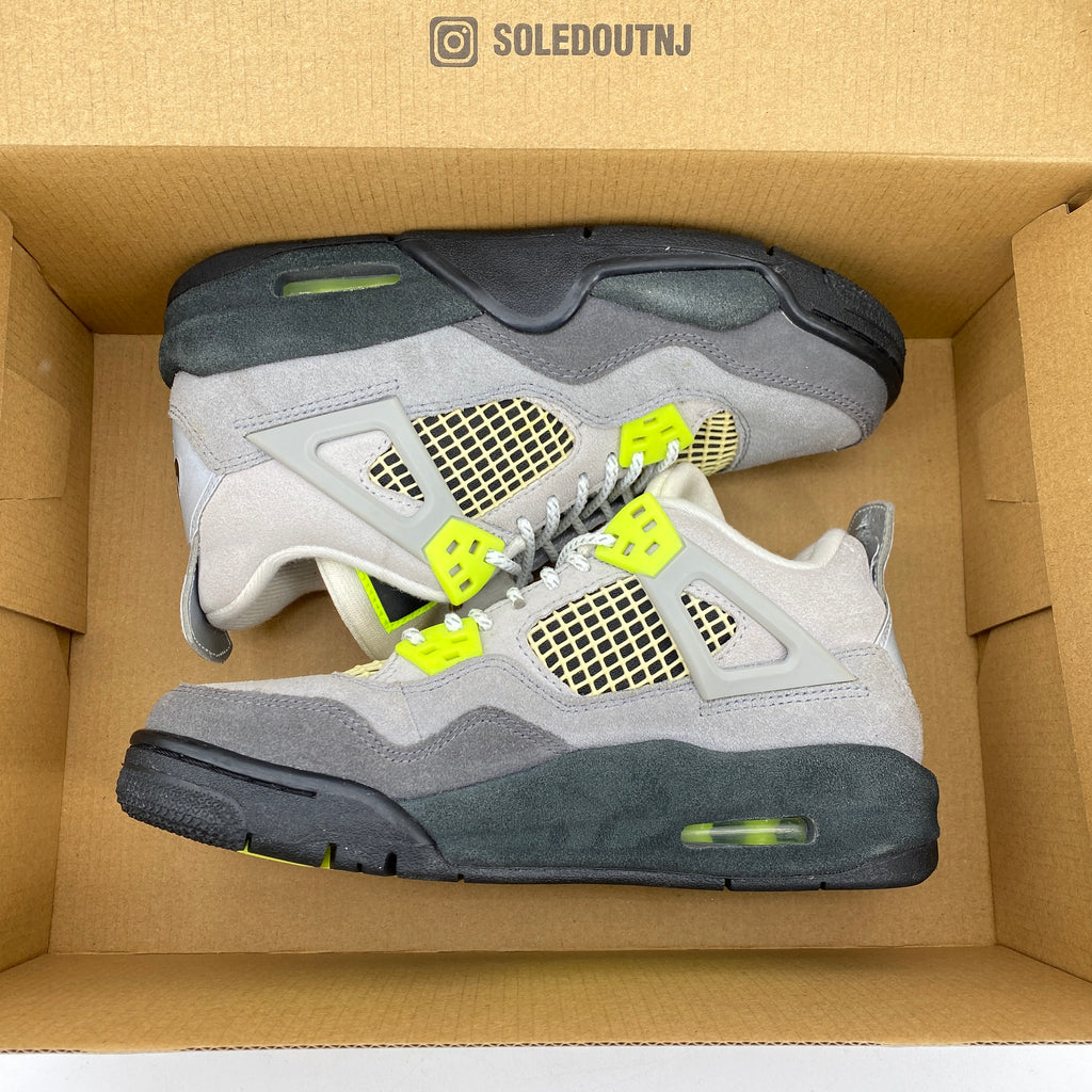 Air Jordan (GS) 4 Retro "Neon" 2020 Used Size 4Y