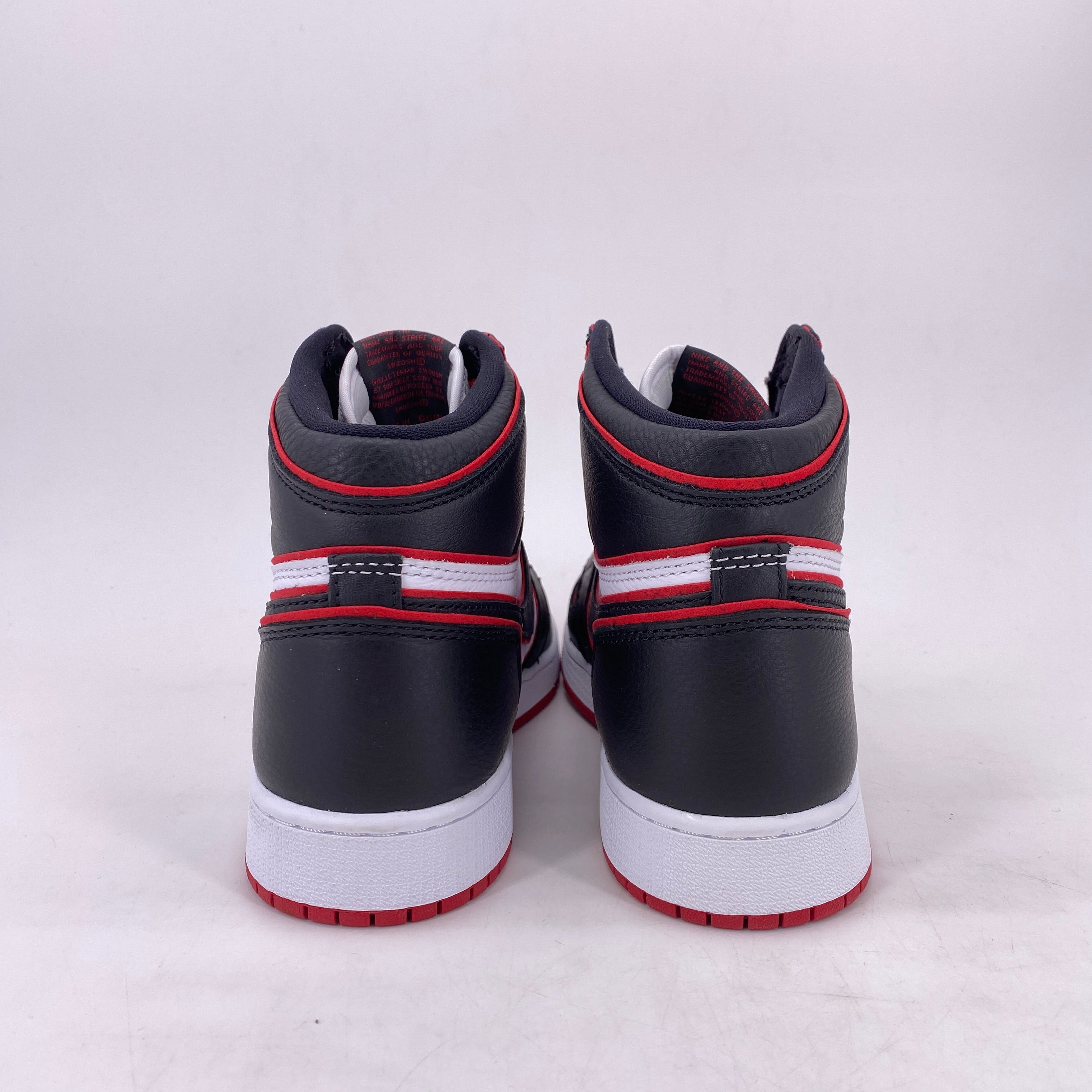 Air Jordan (GS) 1 Retro High OG "Bloodline" 2019 New Size 6.5Y