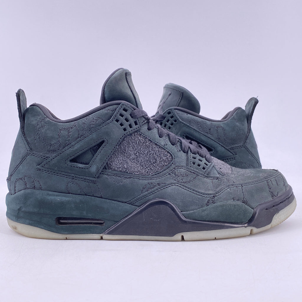 Air Jordan 4 Retro "Kaws Black" 2017 Used Size 9.5