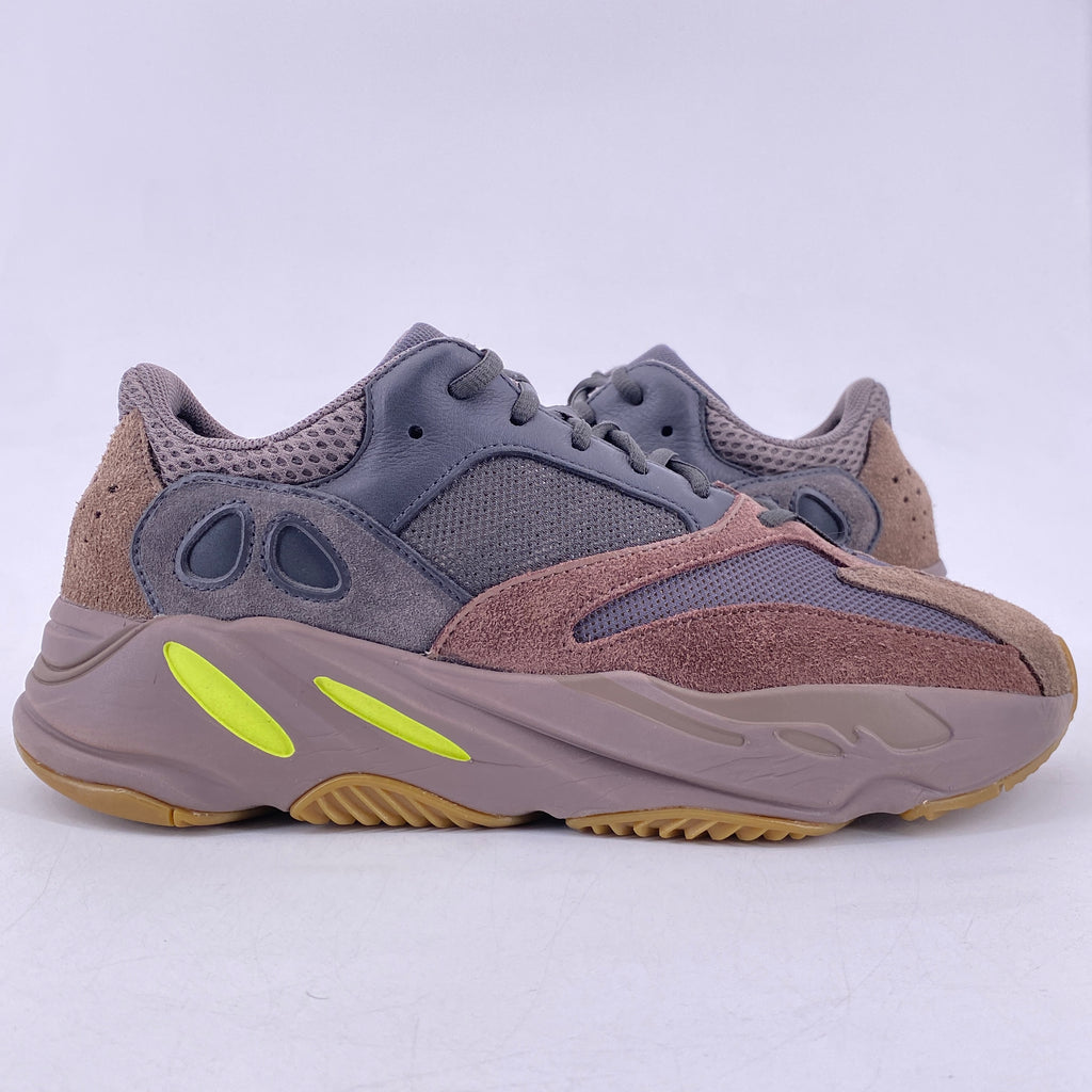 Yeezy 700 "Mauve" 2018 Used Size 11