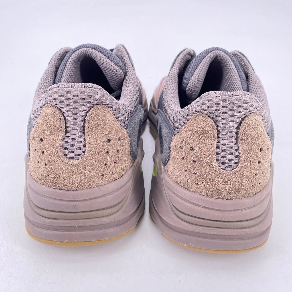 Yeezy 700 "Mauve" 2018 Used Size 9