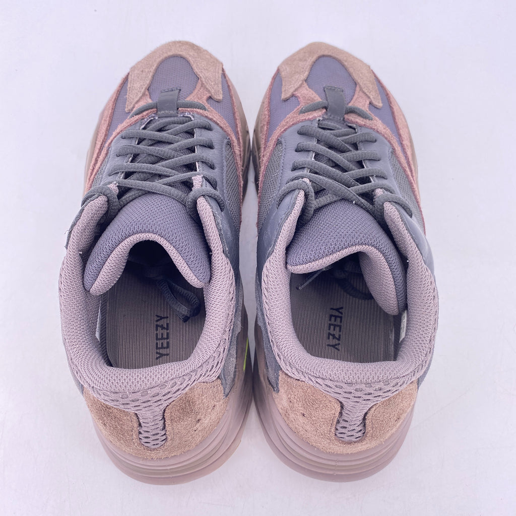 Yeezy 700 "MAUVE" 2018 Used Size 10