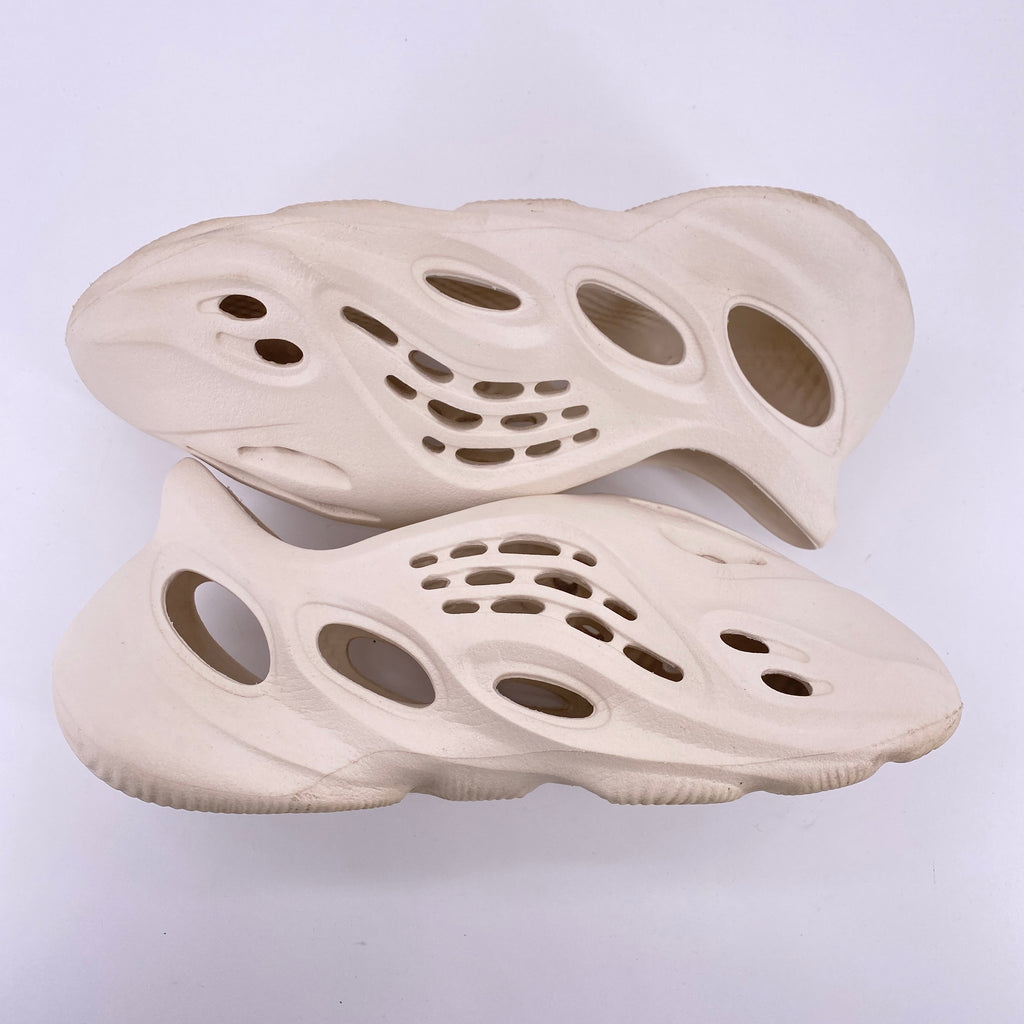 Yeezy Foam RNNR "Sand" 2021 Used Size 9