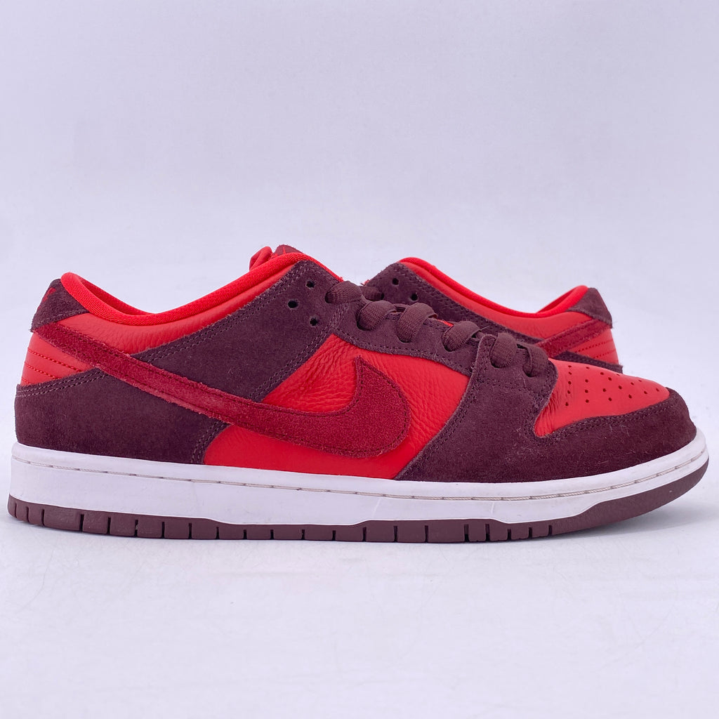 Nike SB Dunk Low "Cherry" 2022 Used Size 10.5