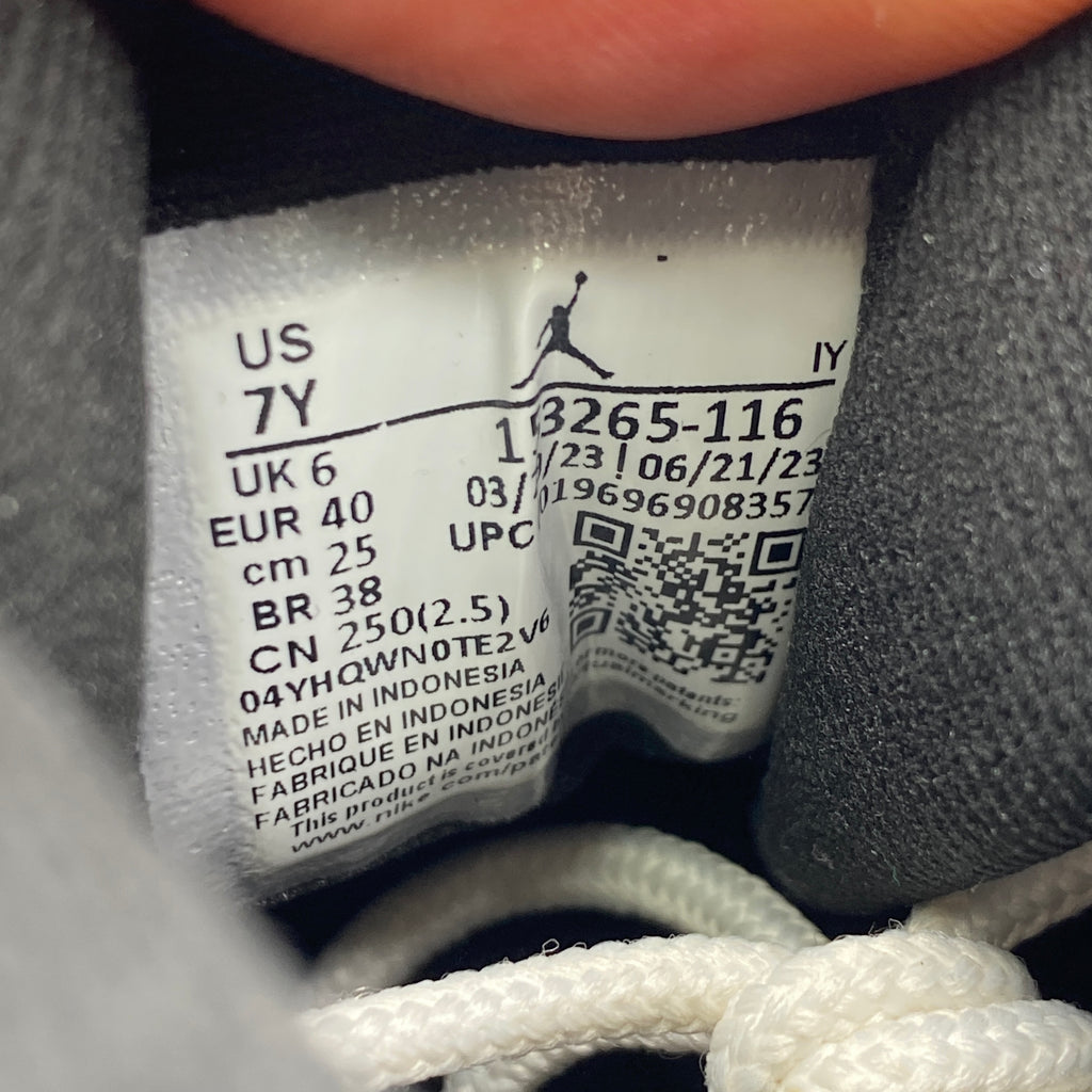 Air Jordan (GS) 12 Retro "Cherry" 2023 Used Size 7Y