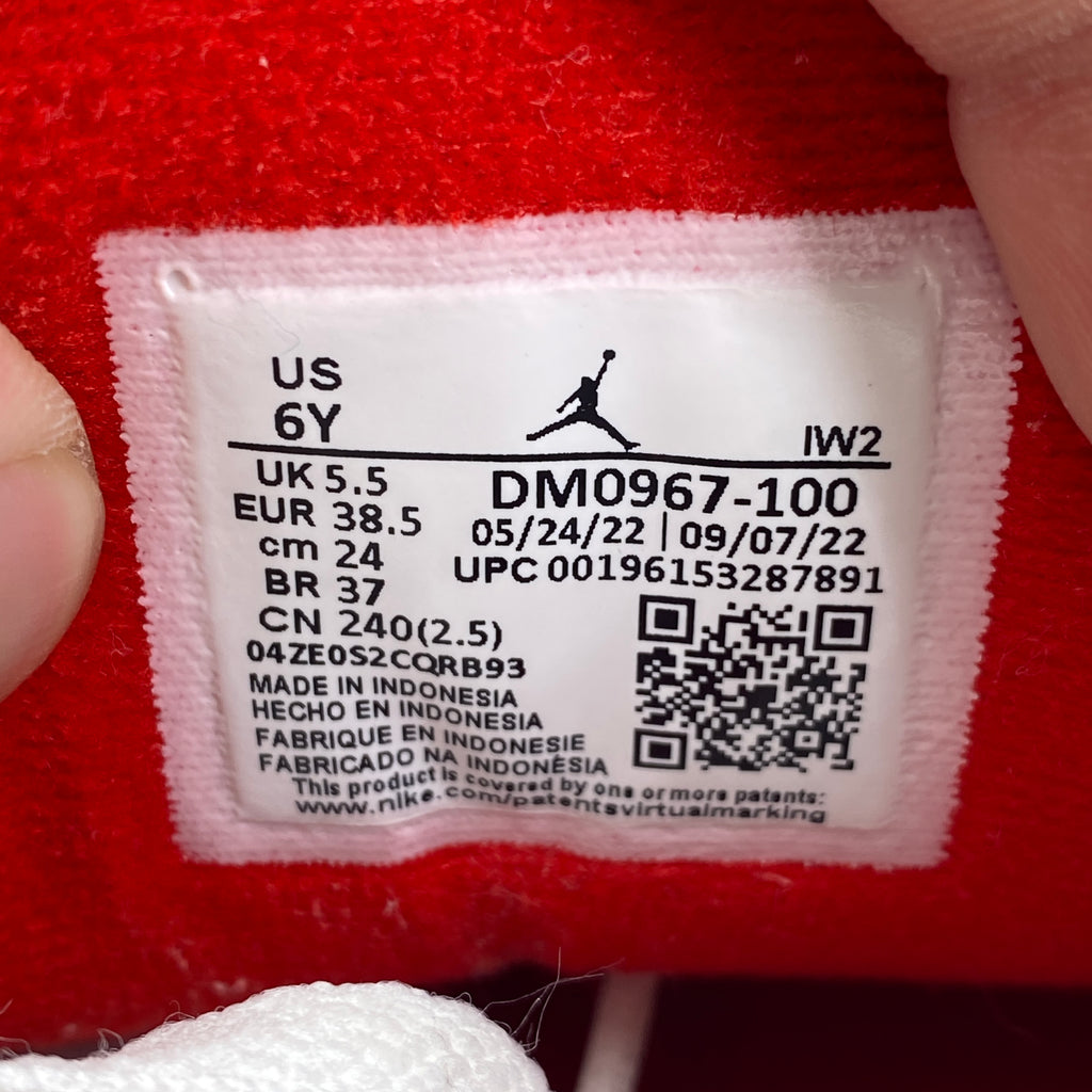 Air Jordan (GS) 3 Retro "White Cement Reimagined" 2022 Used Size 6Y