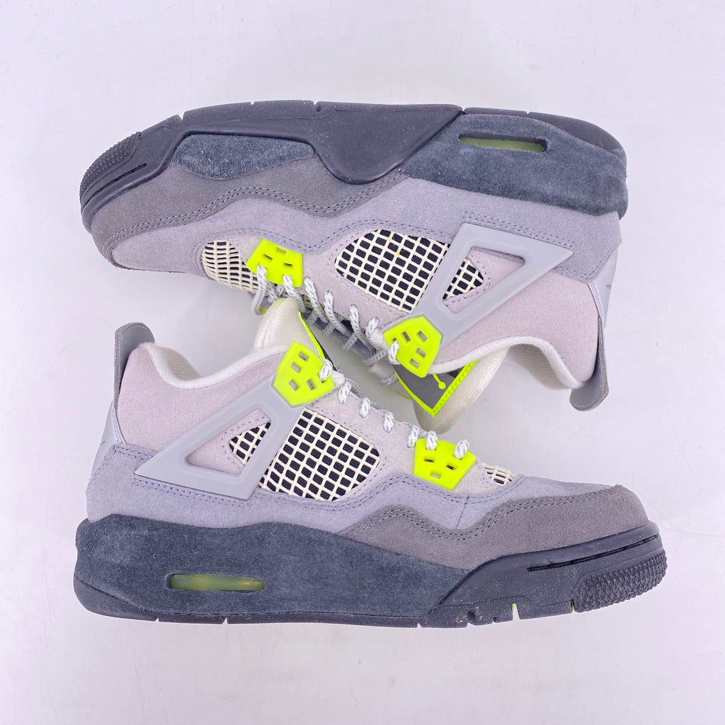 Air Jordan (GS) 4 Retro "Neon" 2020 Used Size 4.5Y