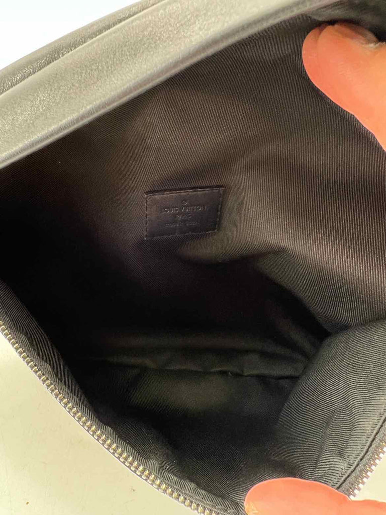 Louis Vuitton Bag "DISCOVERY BUMBAG" Used Black