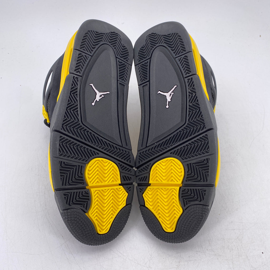 Air Jordan 4 Retro "Thunder" 2023 Used Size 9