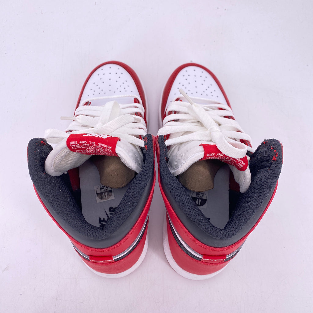 Air Jordan (GS) 1 Retro High "Chicago" 2015 Used Size 4Y