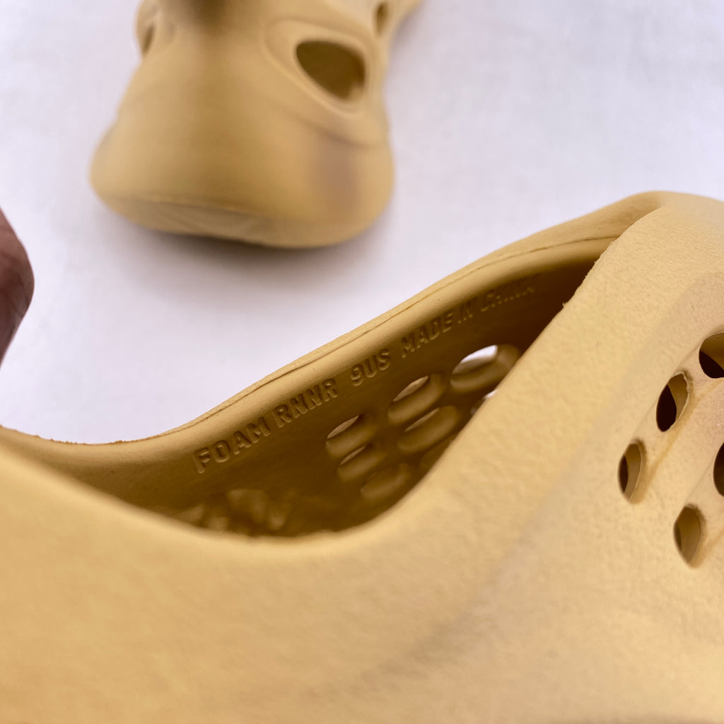 Yeezy Foam RNNR "Desert Sand" 2022 New Size 9