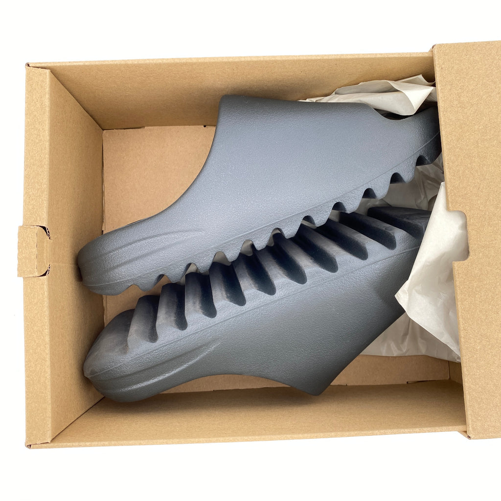 Yeezy Slide "Dark Onyx" 2024 Used Size 8
