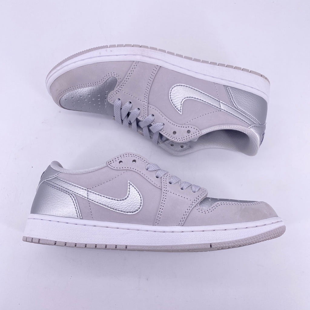 Air Jordan 1 Retro Low "Metallic Silver" 2024 Used Size 8.5