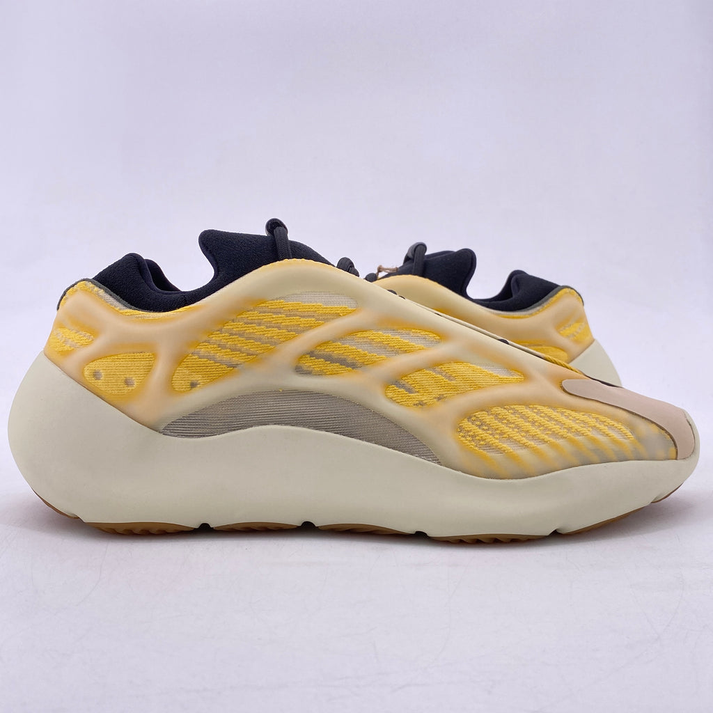 Yeezy 700 "Mono Safflower" 2022 New Size 11.5