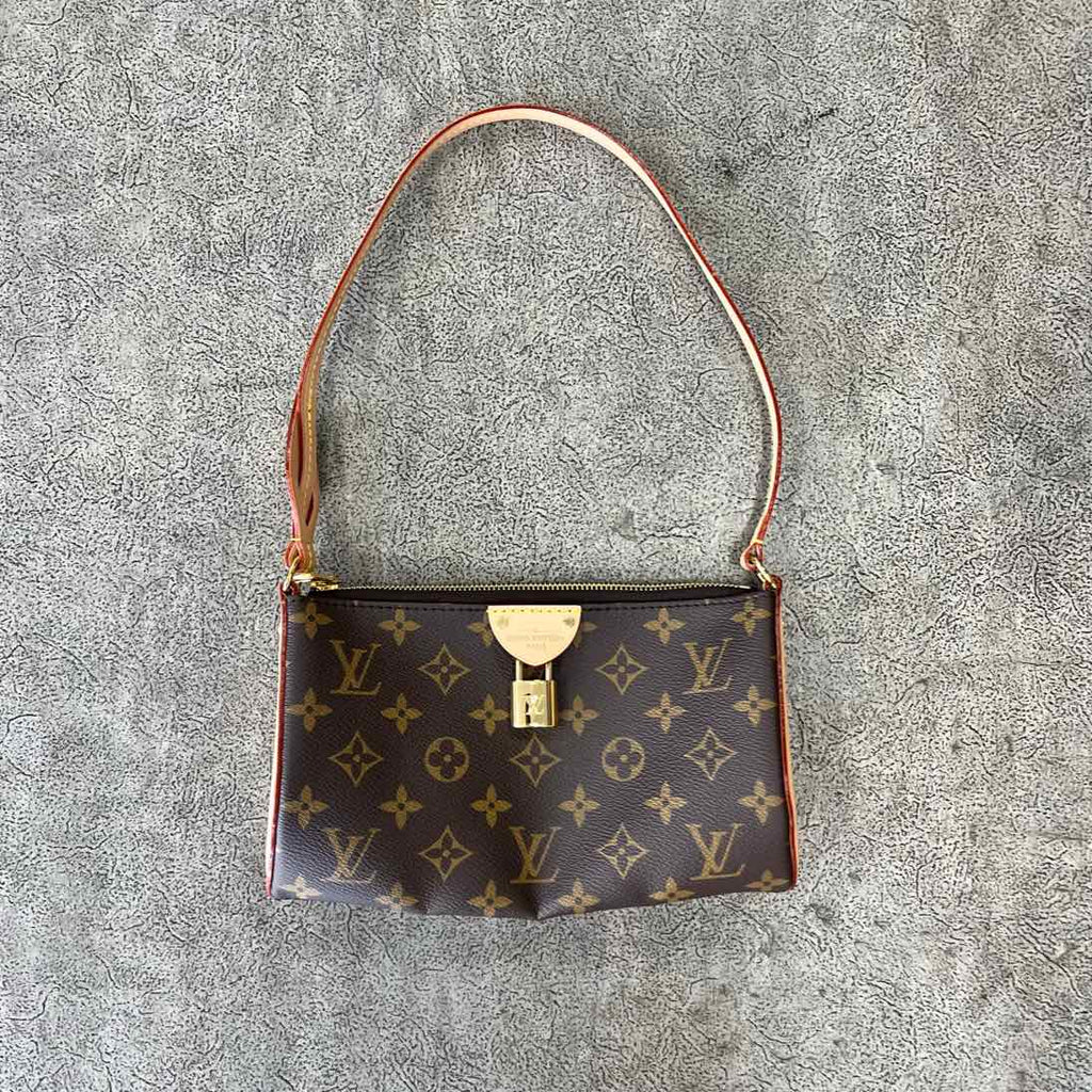 Louis Vuitton Shoulder Bag "POCHETTE TIRETTE" Used Brown