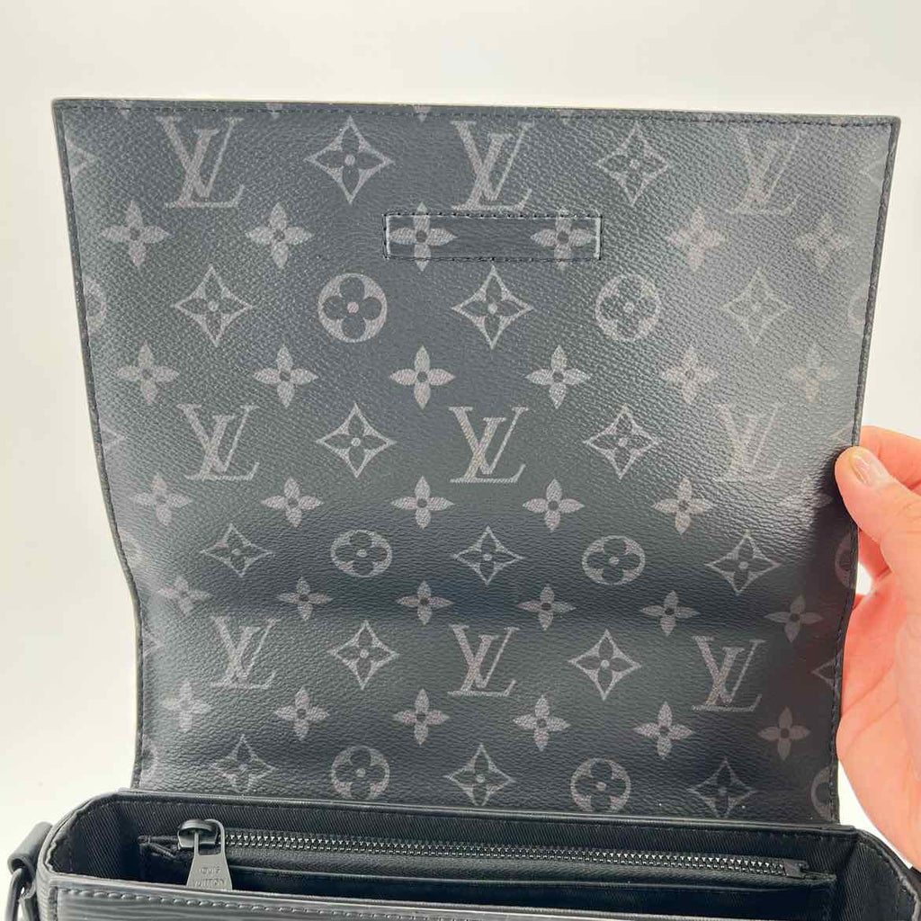 Louis Vuitton Messenger Bag "EPI LEATHER" Used Black Size OS