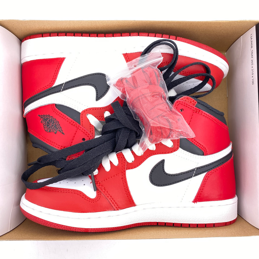 Air Jordan (GS) 1 Retro High "Chicago" 2015 Used Size 4Y