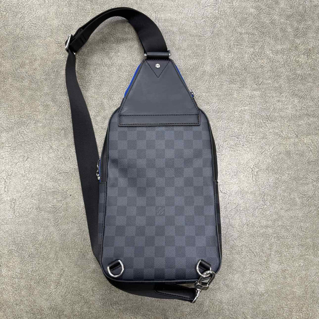 Louis Vuitton Crossbody "AVENUE SLING BAG" Used Black Size OS