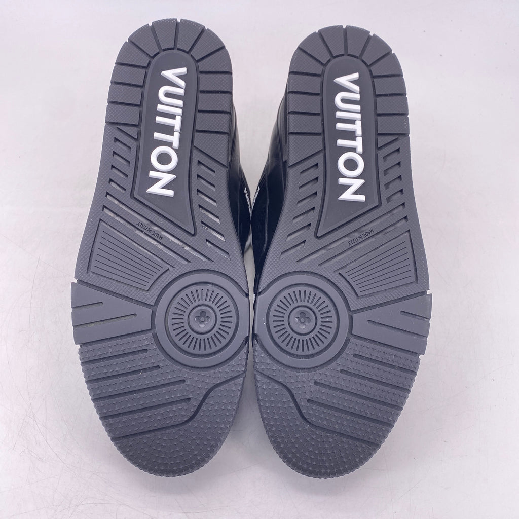Louis Vuitton Trainer "Embossed Monogram" 2023 New Size 9LV