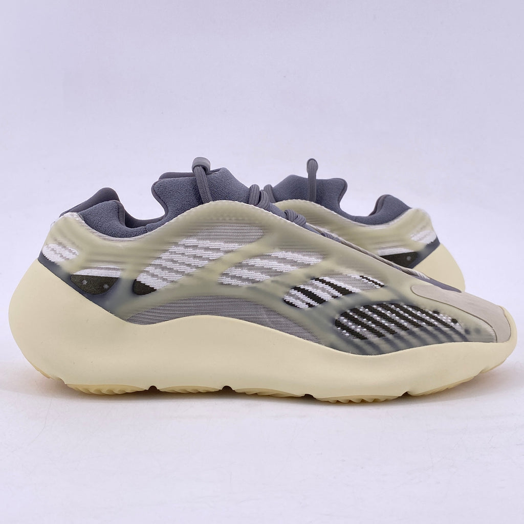 Yeezy 700 v3 "Fade Salt" 2022 Used Size 10