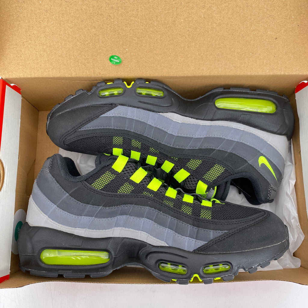 Nike Air Max 95 "Black Neon" 2023 Used Size 8.5