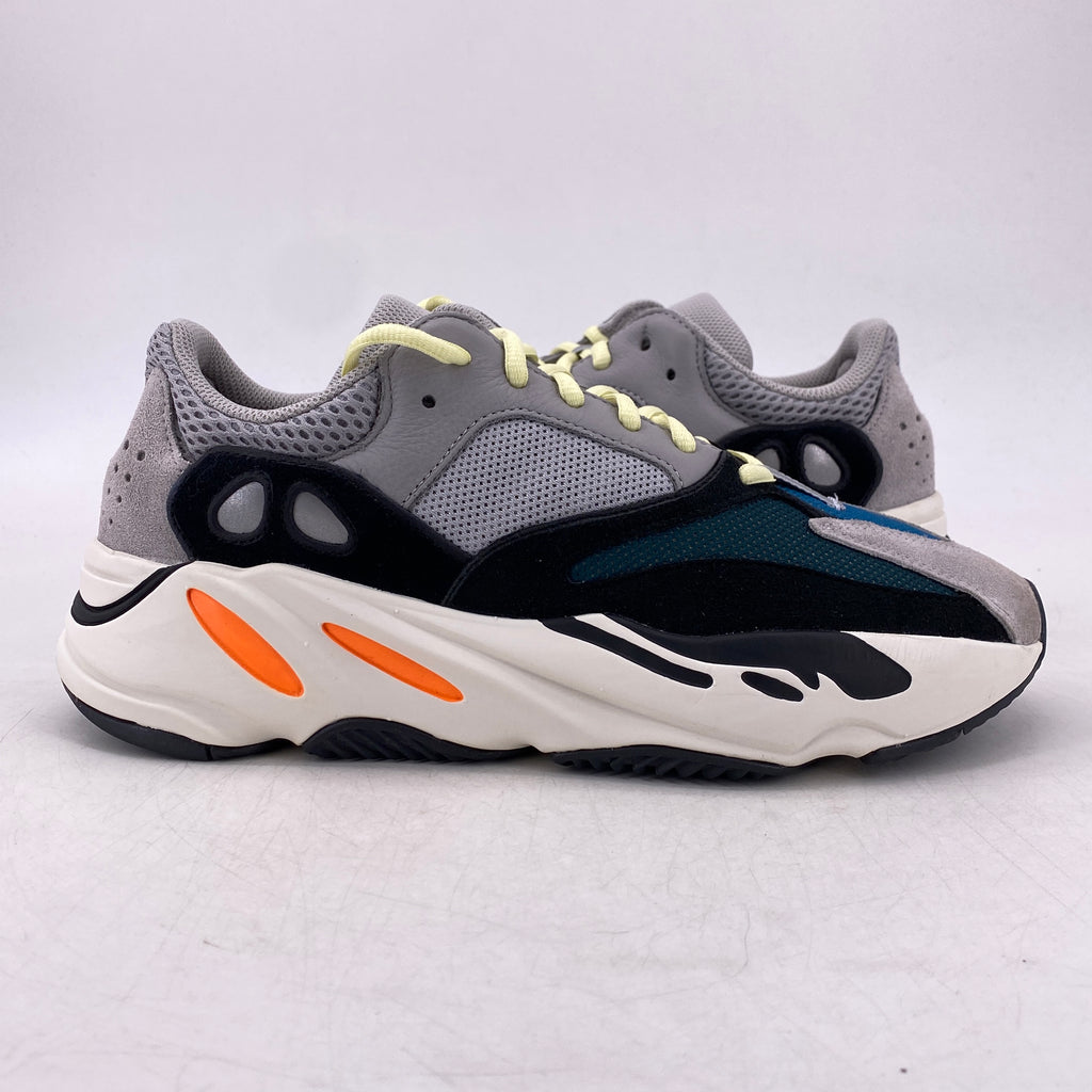 Yeezy 700 "Waverunner" 2017 Used Size 9