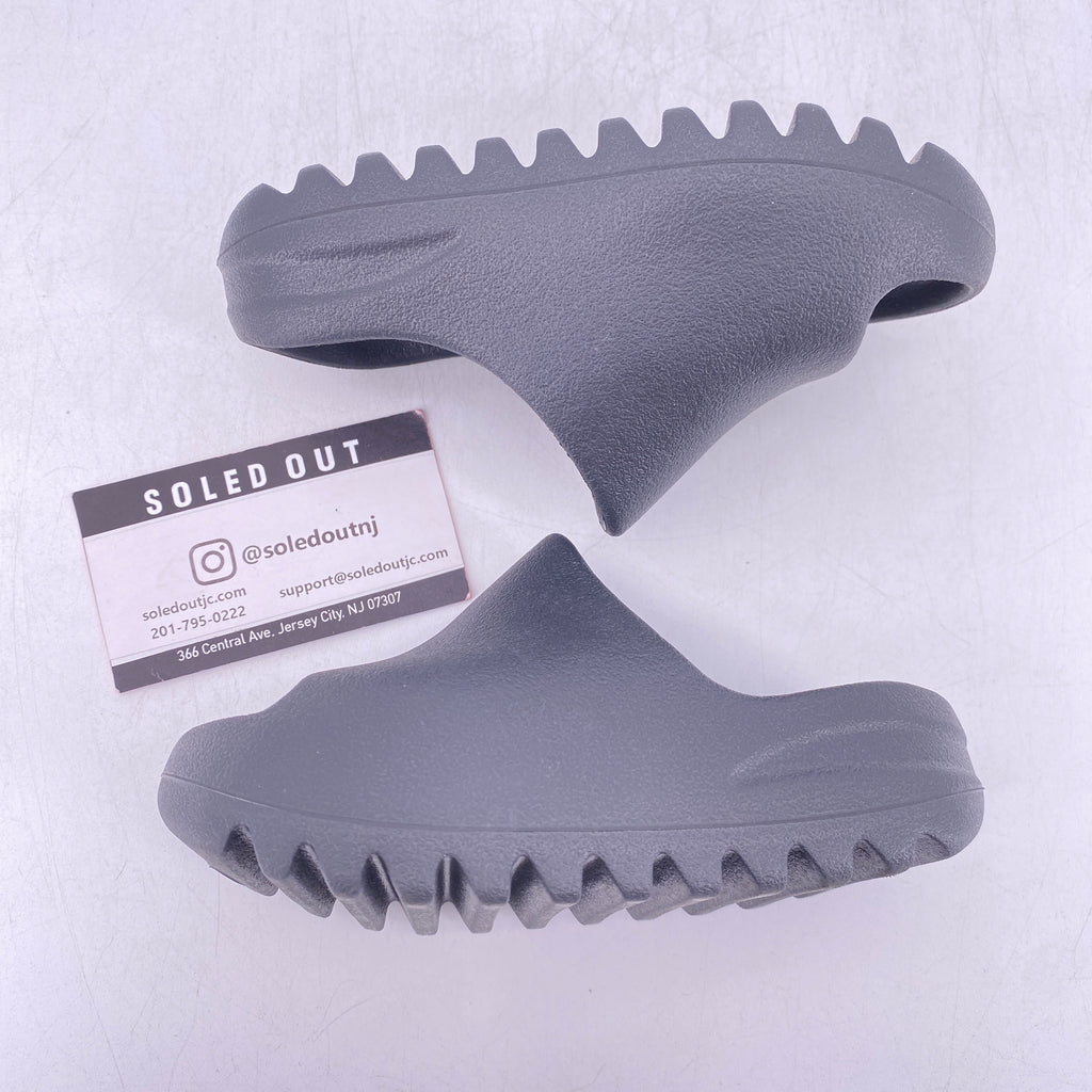 Yeezy Slide "Onyx"  Used Size 9k
