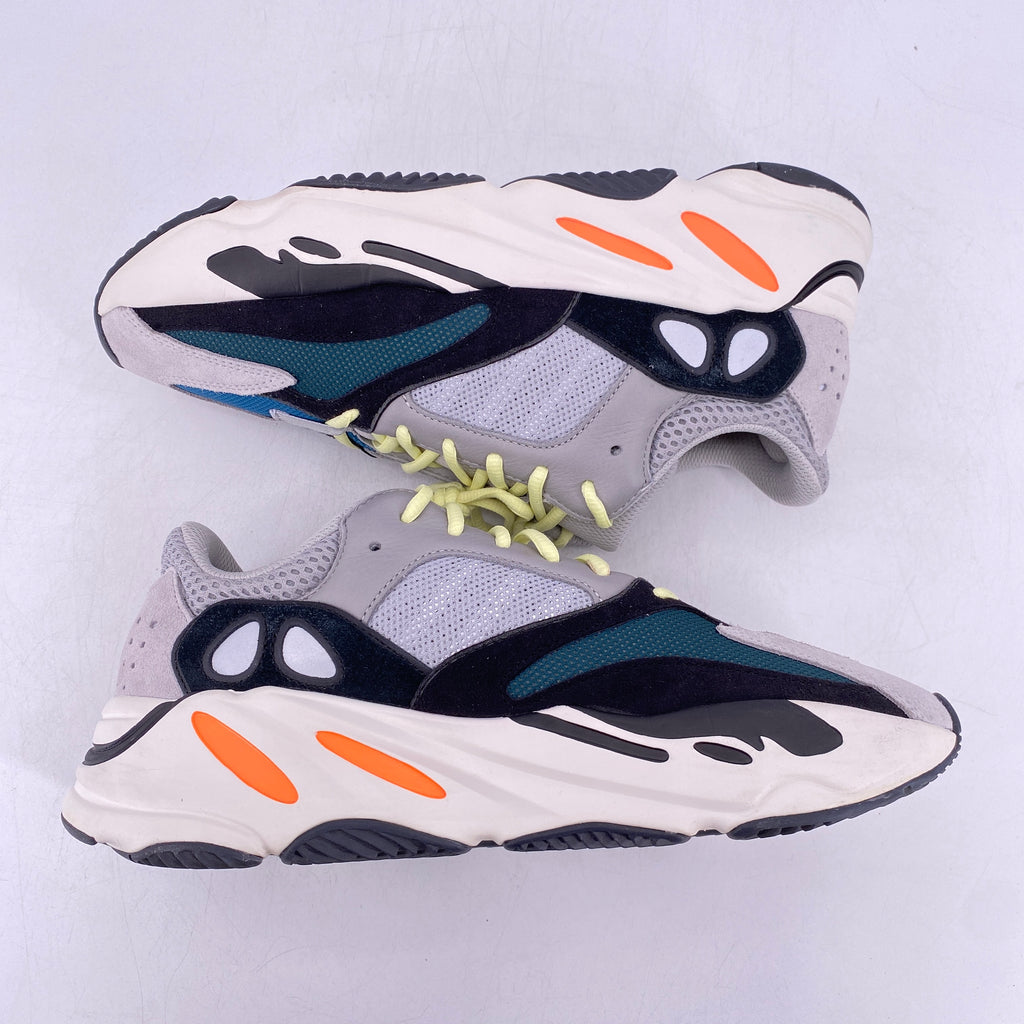 Yeezy 700 "Waverunner" 2018 Used Size 10