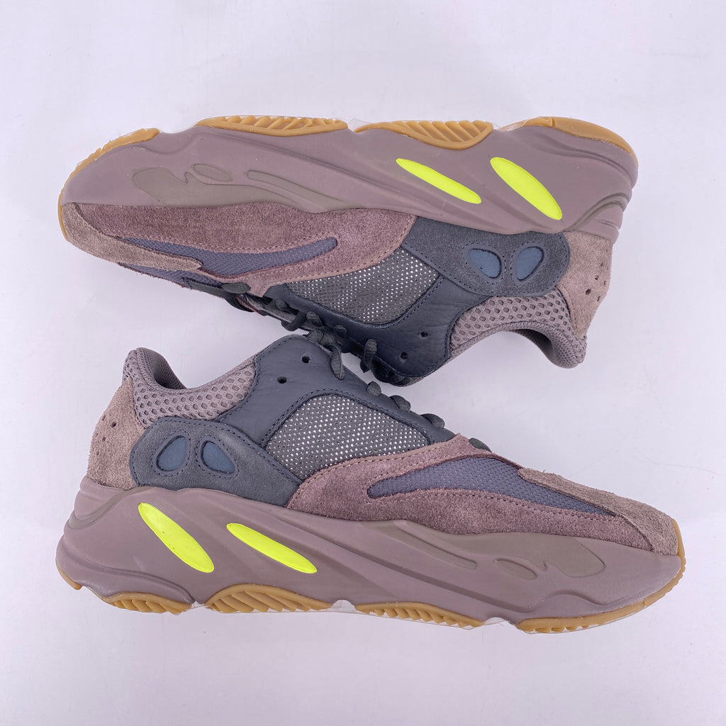 Yeezy 700 "Mauve" 2018 Used Size 8