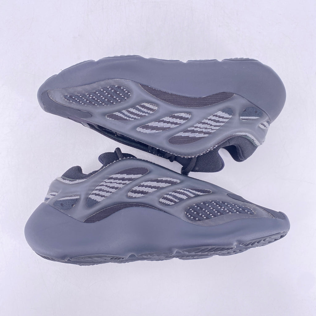 Yeezy 700 v3 "Dark Glow" 2021 Used Size 7
