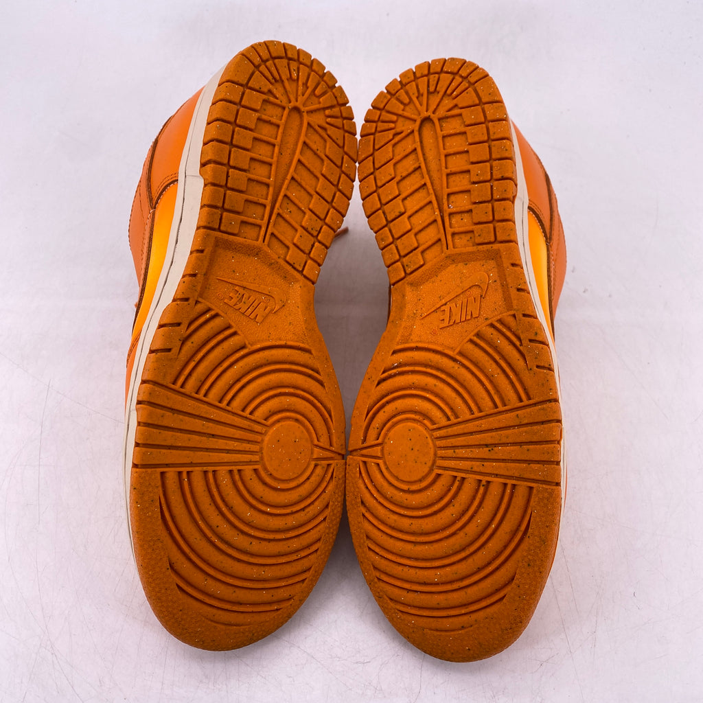 Nike (W) Dunk Low "Magma Orange" 2022 Used Size 9W