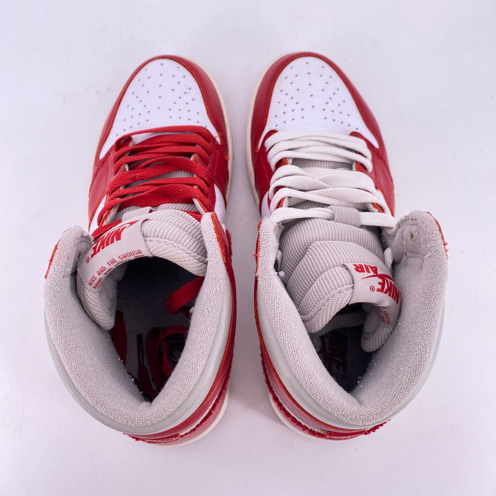 Air Jordan (W) 1 Retro High OG "Varsity Red" 2022 Used Size 8W