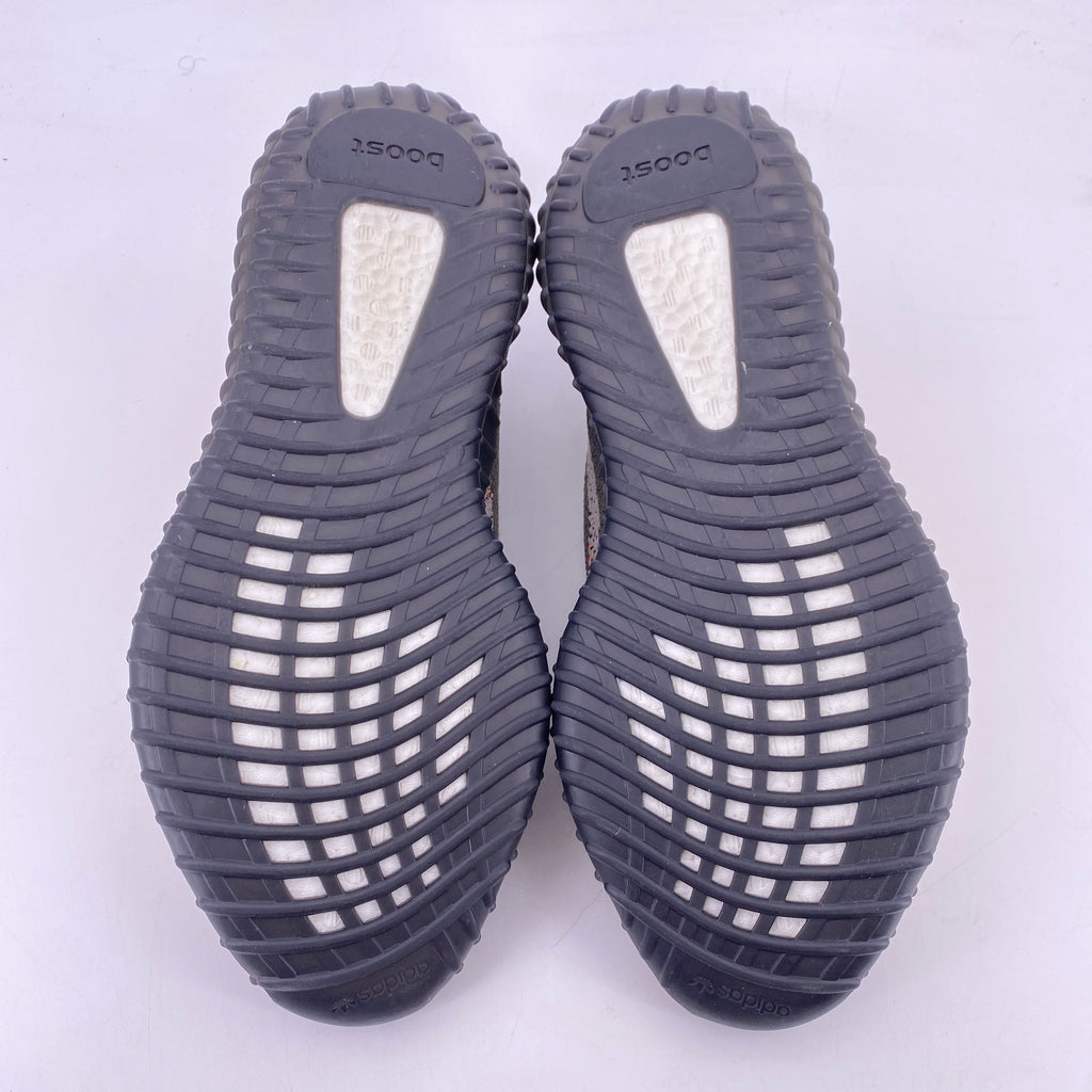 Yeezy 350 v2 "Carbon Beluga" 2024 Used Size 11.5