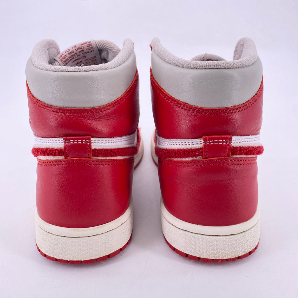 Air Jordan (W) 1 Retro High OG "Varsity Red" 2022 Used Size 8W