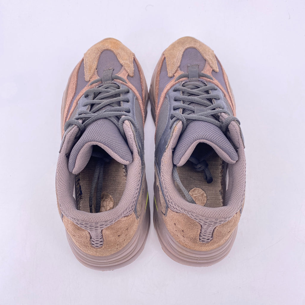 Yeezy 700 "Mauve" 2018 Used Size 9.5