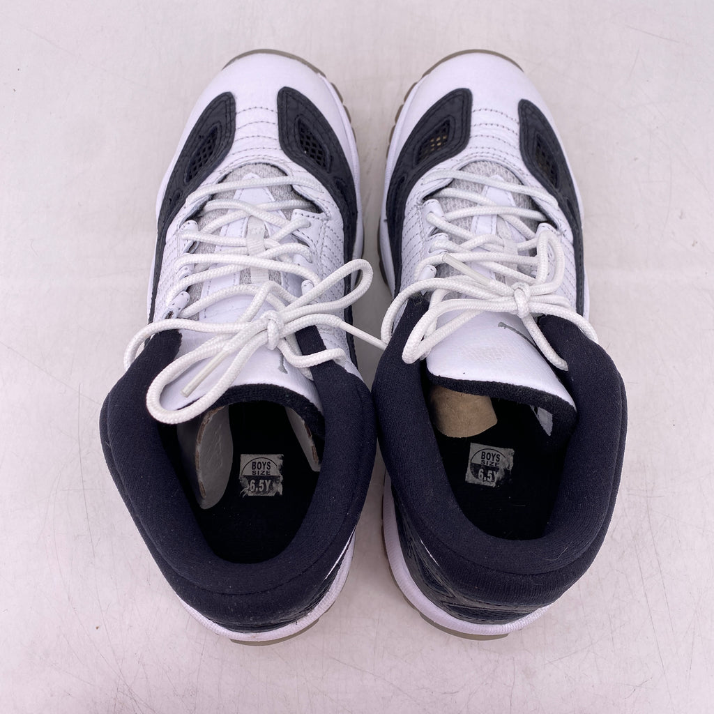 Air Jordan (GS) 11 Retro Low "White Black" 2011 Used Size 6.5Y