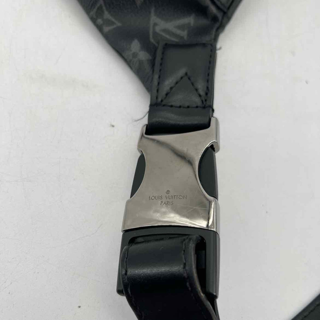 Louis Vuitton Bag "DISCOVERY BUMBAG" Used Black