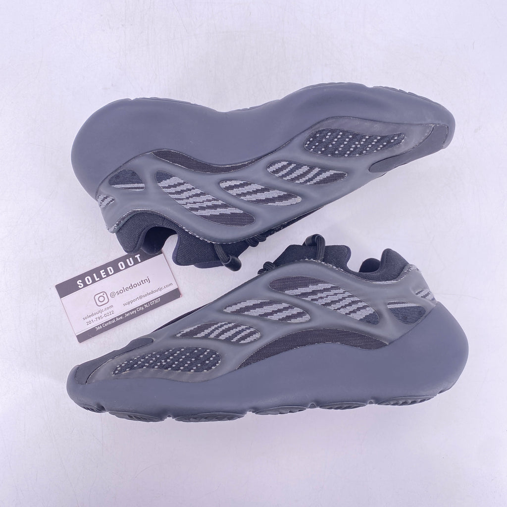Yeezy 700 v3 "Dark Glow" 2021 Used Size 7