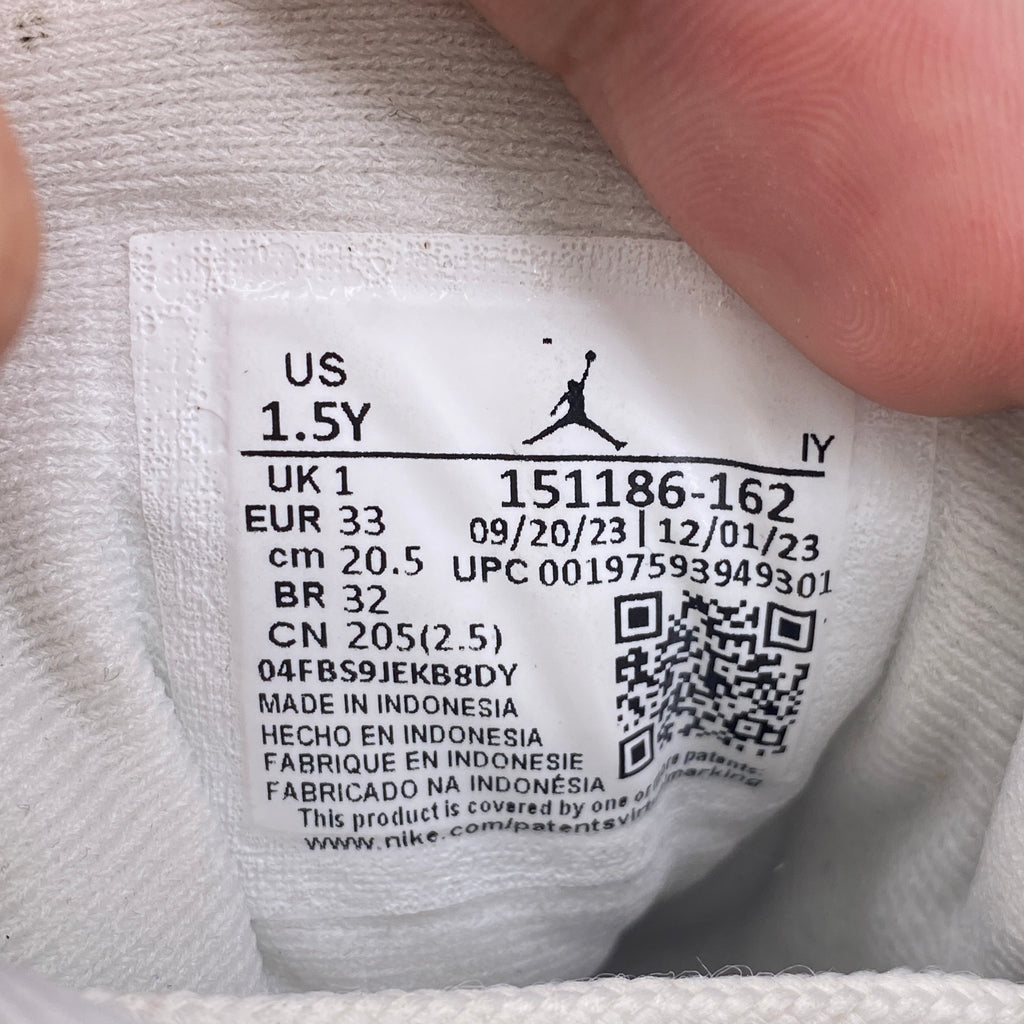 Air Jordan (GS) 12 Retro "Taxi Flip" 2024 Used Size 1.5Y