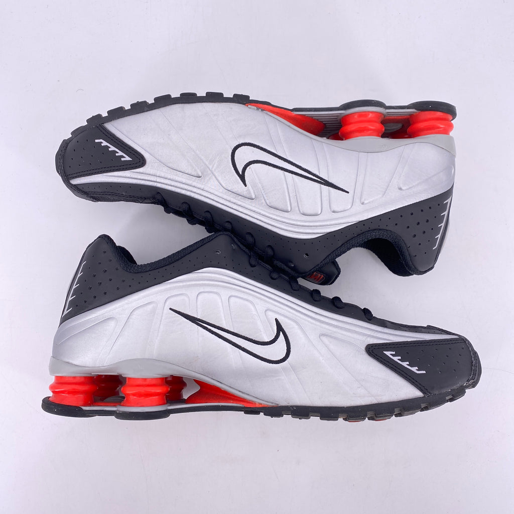 Nike Shox R4 "Black Metallic Silver" 2025 Used Size 10.5