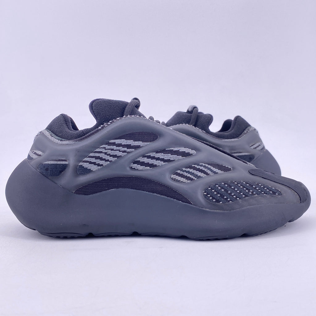 Yeezy 700 v3 "Dark Glow" 2021 Used Size 7