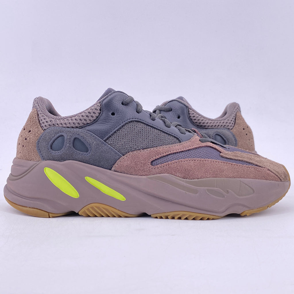 Yeezy 700 "Mauve" 2018 Used Size 9