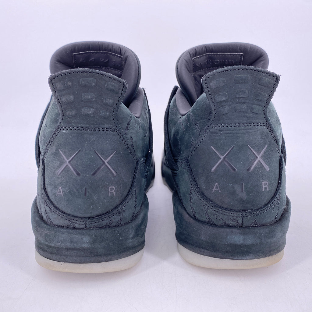 Air Jordan 4 Retro "Kaws Black" 2017 Used Size 12