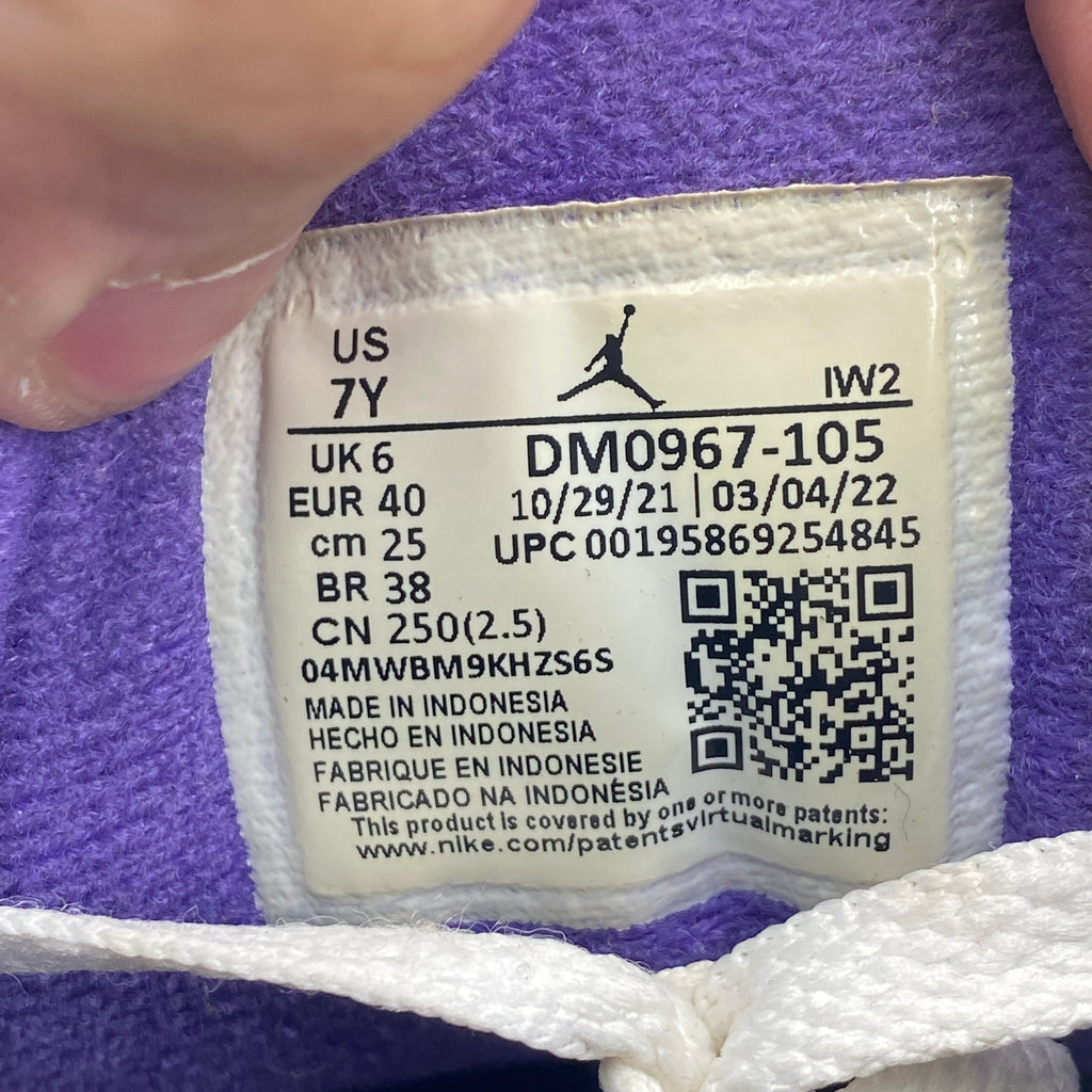 Air Jordan (GS) 3 Retro "Dark Iris" 2022 Used Size 7Y